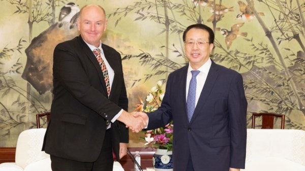 百盛证券 中国贸促会会长任鸿斌会见新西兰驻华大使乔文博