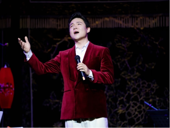 速配资 以“爱”之名，奏响《爱的颂歌》10月18日正乙祠戏楼王传越、白致瑶、毛一涵唱响“爱”的乐章